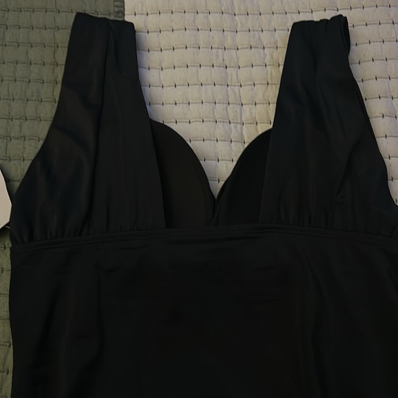 Time and Tru Women's and Women’s Plus Plunge V Neck One Piece Swimsuit - Picture 6 of 12